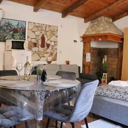 Zikovic Apartment